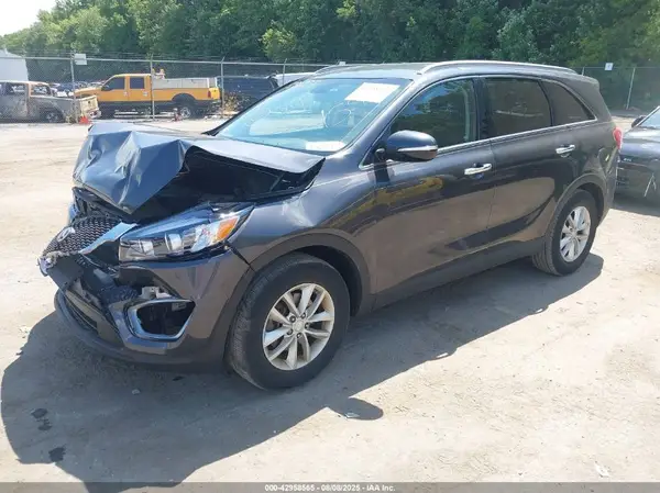 5XYPG4A39HG211598 2017 KIA SORENTO - Image 2