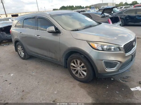 5XYPG4A39HG212038 2017 KIA SORENTO - Image 1