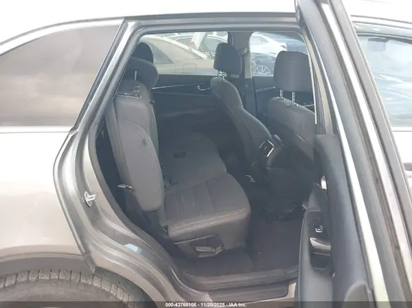 5XYPG4A39HG212038 2017 KIA SORENTO - Image 8