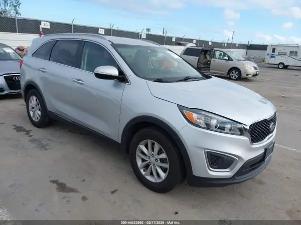 5XYPG4A39HG213786 2017 KIA SORENTO - Image 1