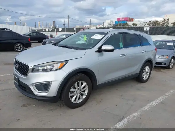 5XYPG4A39HG213786 2017 KIA SORENTO - Image 2