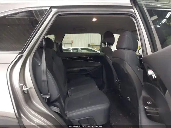 5XYPG4A39HG214453 2017 KIA SORENTO - Image 8