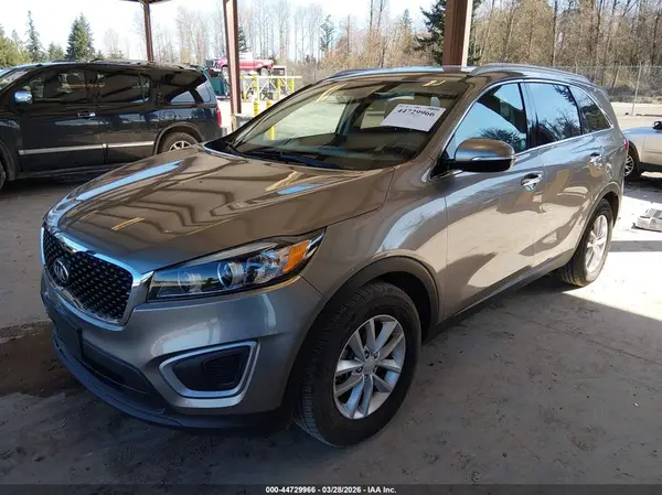 5XYPG4A39HG215618 2017 KIA SORENTO - Image 2