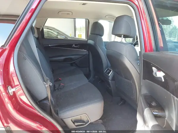 5XYPG4A39HG216669 2017 KIA SORENTO - Image 8
