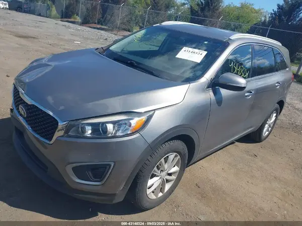 5XYPG4A39HG217045 2017 KIA SORENTO - Image 2