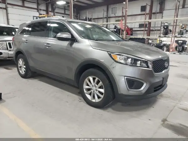 5XYPG4A39HG218907 2017 KIA SORENTO - Image 1