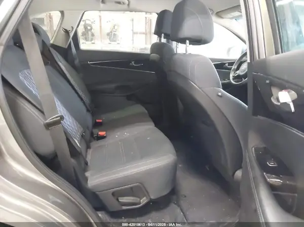 5XYPG4A39HG218907 2017 KIA SORENTO - Image 8