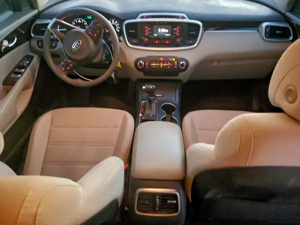 5XYPG4A39HG220298 2017 KIA SORENTO - Image 8
