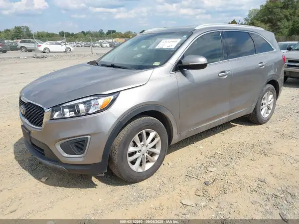 5XYPG4A39HG220348 2017 KIA SORENTO - Image 2