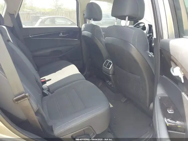 5XYPG4A39HG220348 2017 KIA SORENTO - Image 8