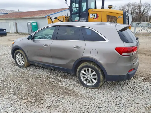 5XYPG4A39HG235156 2017 KIA SORENTO - Image 2