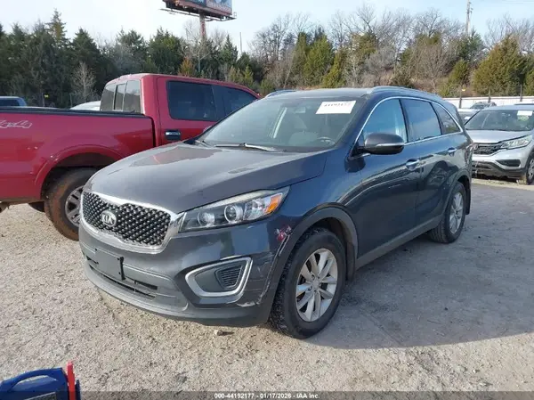 5XYPG4A39HG240759 2017 KIA SORENTO - Image 2