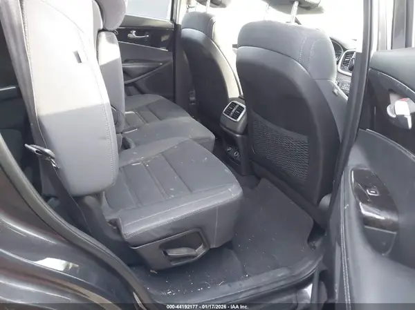 5XYPG4A39HG240759 2017 KIA SORENTO - Image 8