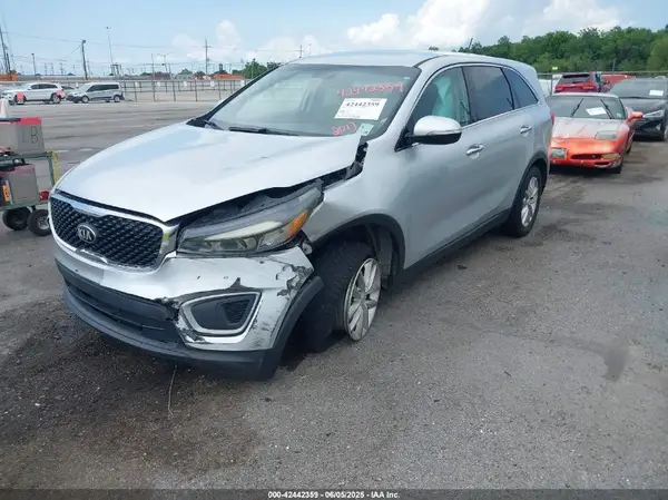 5XYPG4A39HG245573 2017 KIA SORENTO - Image 2