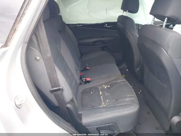 5XYPG4A39HG245573 2017 KIA SORENTO - Image 8