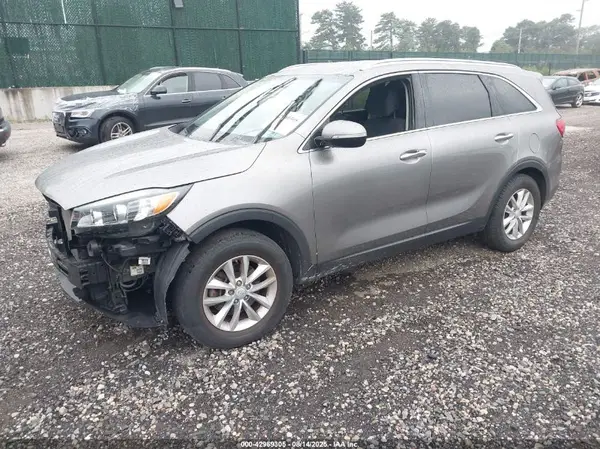 5XYPG4A39HG246187 2017 KIA SORENTO - Image 2