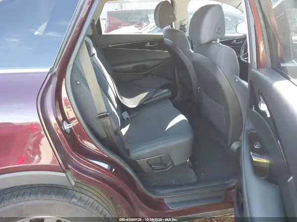 5XYPG4A39HG249302 2017 KIA SORENTO - Image 8