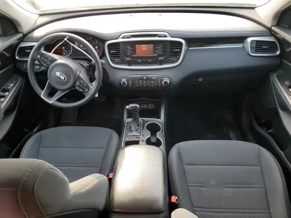 5XYPG4A39HG256945 2017 KIA SORENTO - Image 8