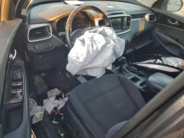 5XYPG4A39HG257433 2017 KIA SORENTO - Image 8