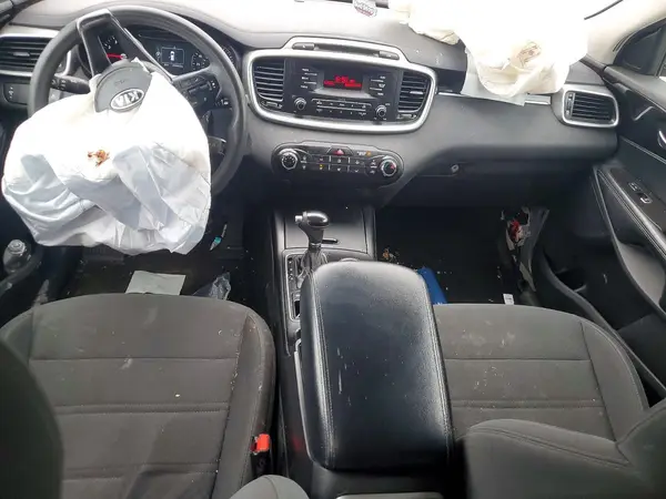 5XYPG4A39HG259425 2017 KIA SORENTO - Image 8