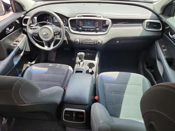5XYPG4A39HG261823 2017 KIA SORENTO - Image 8