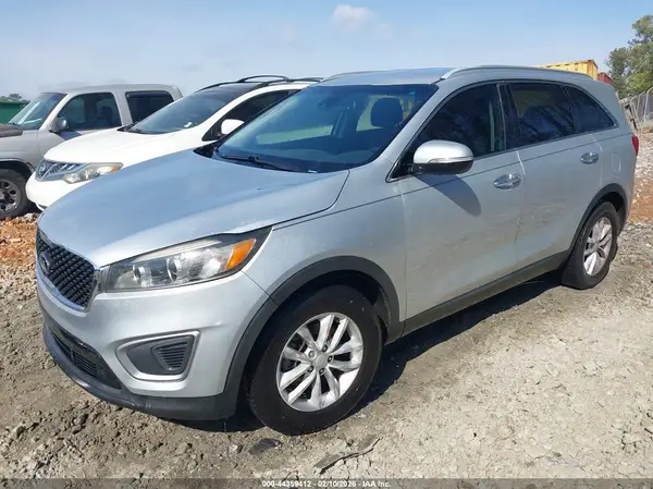 5XYPG4A39HG262275 2017 KIA SORENTO - Image 2