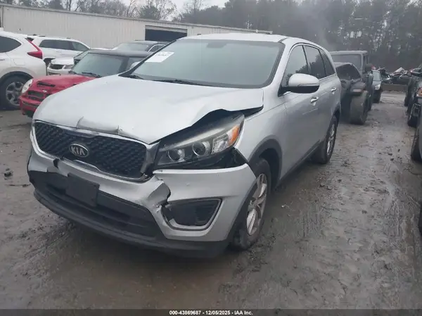 5XYPG4A39HG263670 2017 KIA SORENTO - Image 2