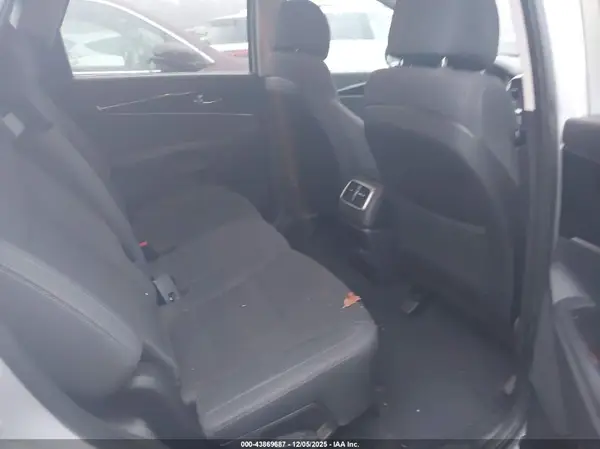 5XYPG4A39HG263670 2017 KIA SORENTO - Image 8