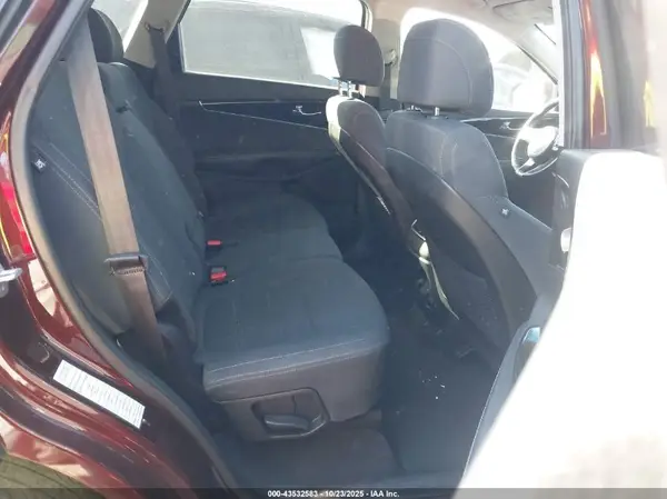 5XYPG4A39HG264947 2017 KIA SORENTO - Image 8