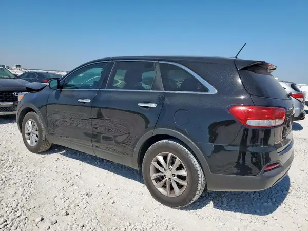 5XYPG4A39HG268156 2017 KIA SORENTO - Image 2