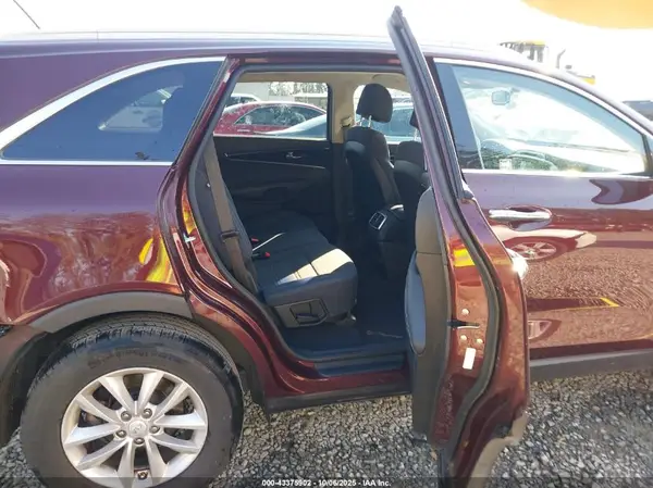 5XYPG4A39HG271283 2017 KIA SORENTO - Image 8