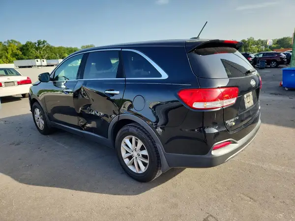 5XYPG4A39HG271719 2017 KIA SORENTO - Image 2