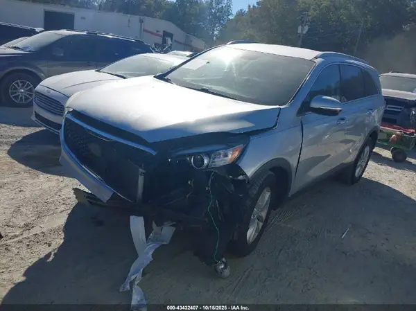 5XYPG4A39HG272840 2017 KIA SORENTO - Image 2