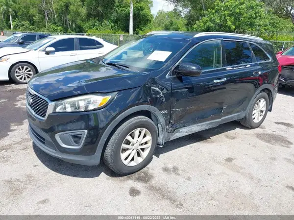 5XYPG4A39HG277214 2017 KIA SORENTO - Image 2