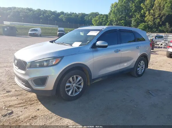 5XYPG4A39HG279464 2017 KIA SORENTO - Image 2
