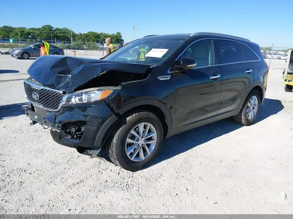 5XYPG4A39HG281215 2017 KIA SORENTO - Image 2