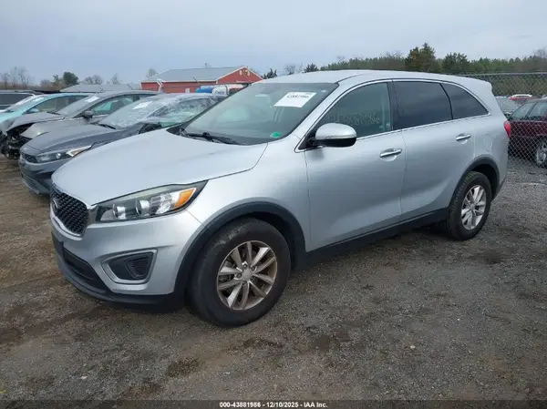 5XYPG4A39HG282977 2017 KIA SORENTO - Image 2
