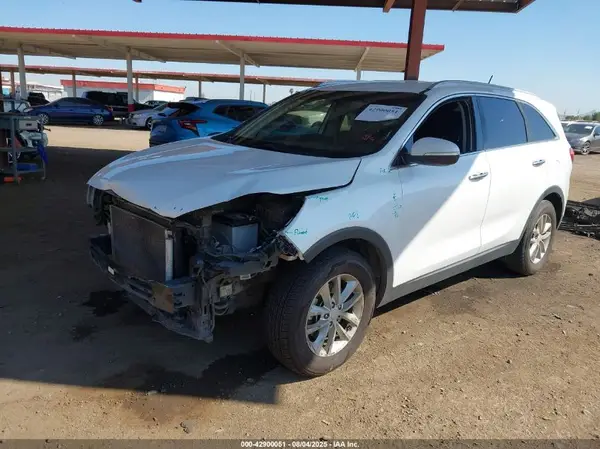 5XYPG4A39HG284101 2017 KIA SORENTO - Image 2