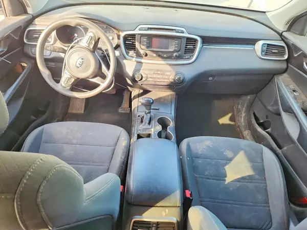 5XYPG4A39HG287113 2017 KIA SORENTO - Image 8