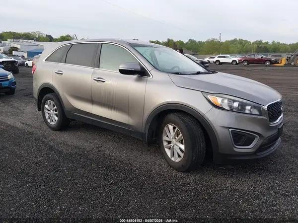 5XYPG4A39HG288875 2017 KIA SORENTO - Image 1