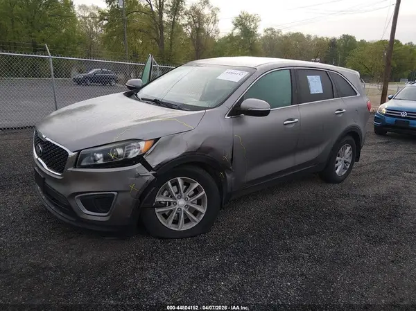 5XYPG4A39HG288875 2017 KIA SORENTO - Image 2