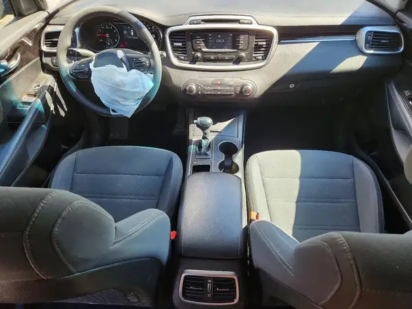 5XYPG4A39HG295289 2017 KIA SORENTO - Image 8