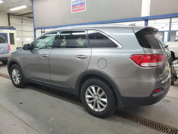 5XYPG4A39HG297401 2017 KIA SORENTO - Image 2