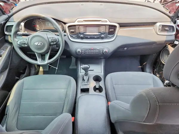 5XYPG4A39HG303584 2017 KIA SORENTO - Image 8