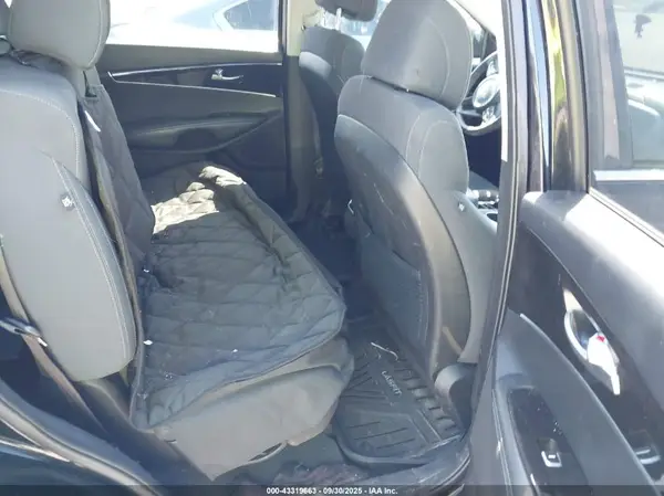 5XYPG4A39HG323379 2017 KIA SORENTO - Image 8