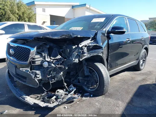 5XYPG4A39HG323396 2017 KIA SORENTO - Image 2