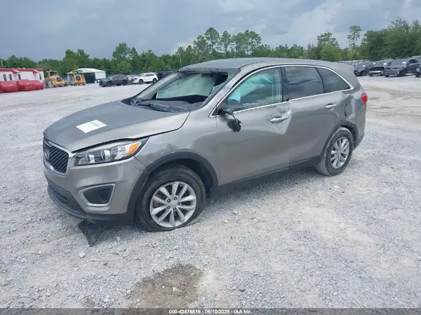 5XYPG4A39JG339054 2018 KIA SORENTO - Image 2
