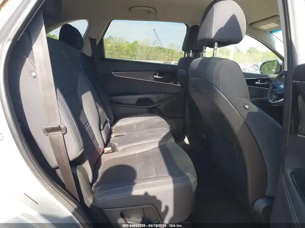 5XYPG4A39JG341242 2018 KIA SORENTO - Image 8