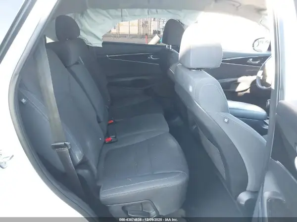 5XYPG4A39JG348014 2018 KIA SORENTO - Image 8