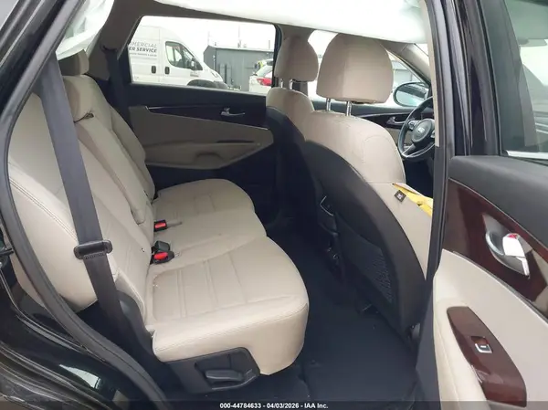 5XYPG4A39JG348272 2018 KIA SORENTO - Image 8